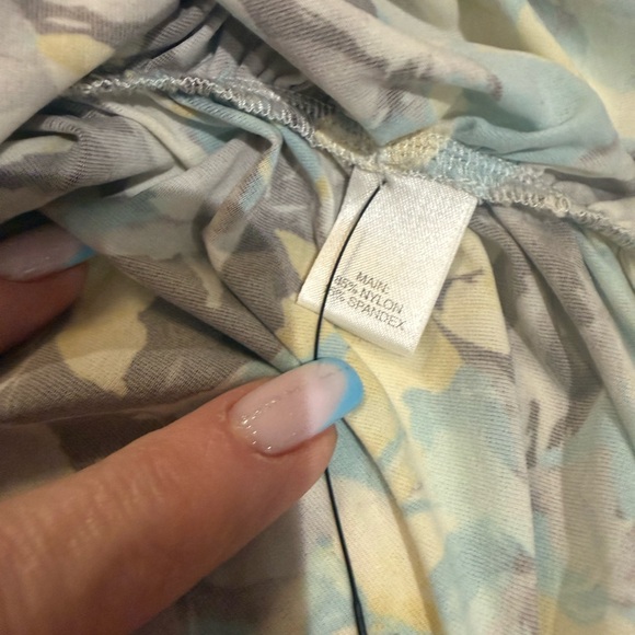 St. John Couture Floral Printed Ruched Stretch
Off-Shoulder Top sz S New - Picture 4 of 11